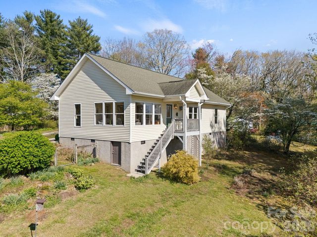 367 Crescent Street, Saluda, NC 28773
