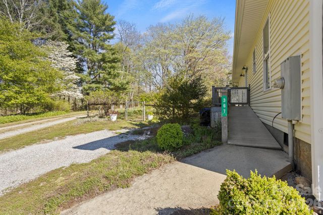 367 Crescent Street, Saluda, NC 28773