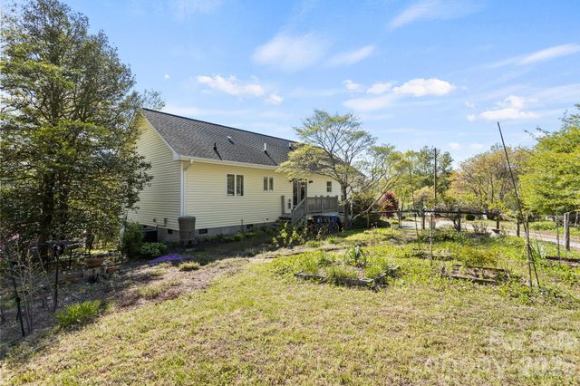 367 Crescent Street, Saluda, NC 28773