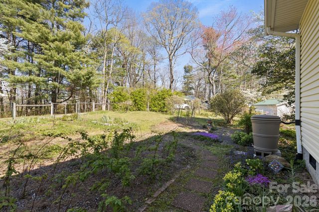 367 Crescent Street, Saluda, NC 28773