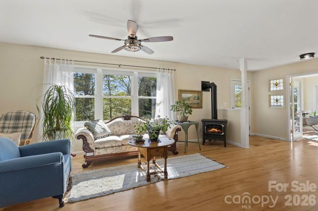 367 Crescent Street, Saluda, NC 28773