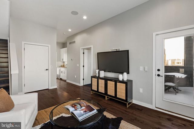 3200 PARKVIEW WALK, Philadelphia, PA 19125