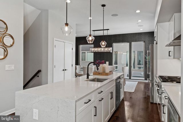 3200 PARKVIEW WALK, Philadelphia, PA 19125