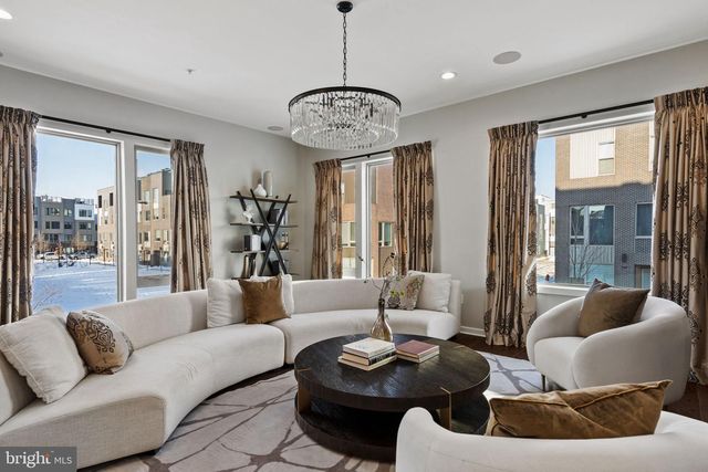 3200 PARKVIEW WALK, Philadelphia, PA 19125