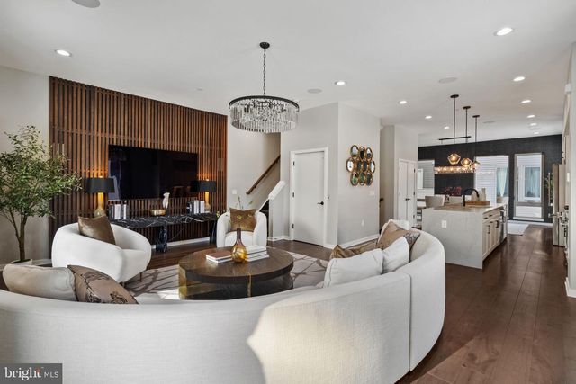 3200 PARKVIEW WALK, Philadelphia, PA 19125