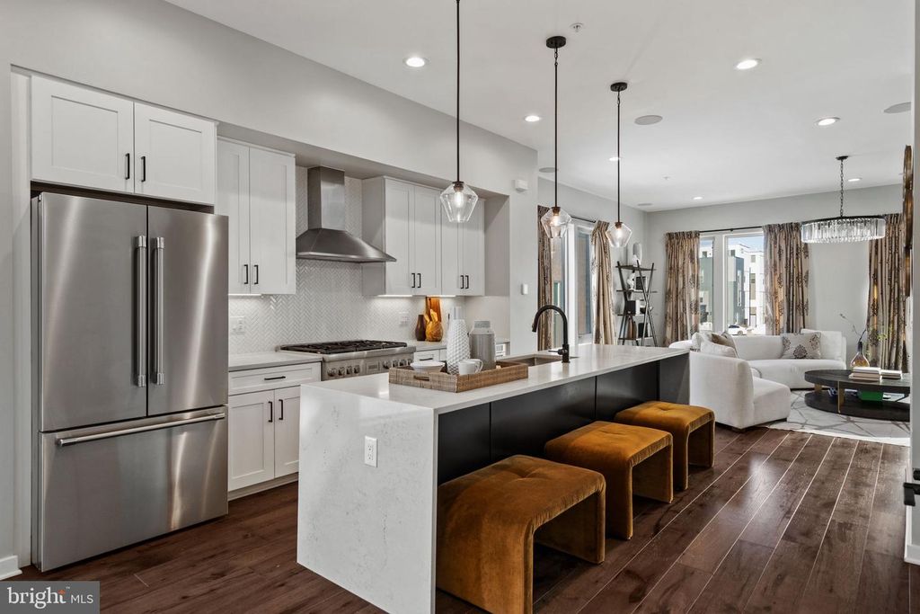 3200 PARKVIEW WALK, Philadelphia, PA 19125