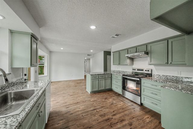 805 Stratford Drive, Bedford, TX 76021
