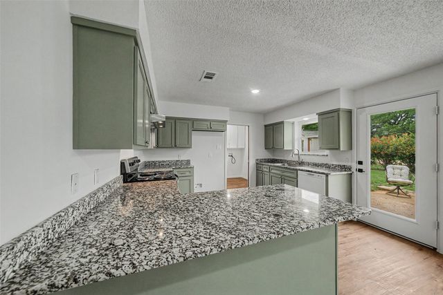 805 Stratford Drive, Bedford, TX 76021