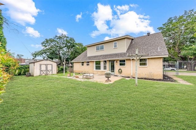 805 Stratford Drive, Bedford, TX 76021