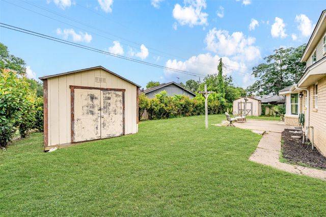 805 Stratford Drive, Bedford, TX 76021