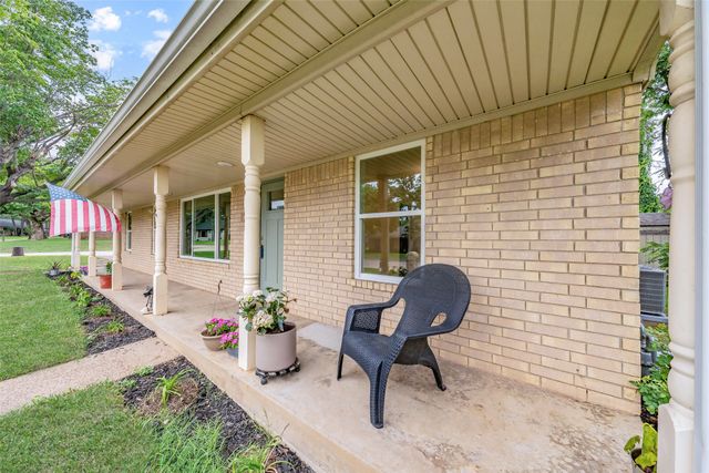 805 Stratford Drive, Bedford, TX 76021