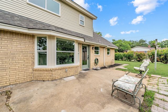 805 Stratford Drive, Bedford, TX 76021