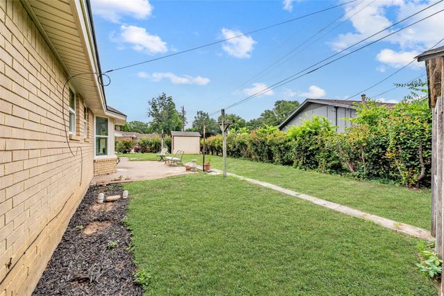 805 Stratford Drive, Bedford, TX 76021