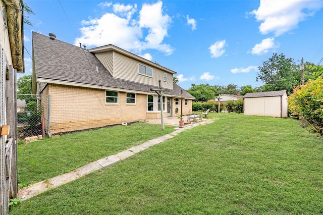 805 Stratford Drive, Bedford, TX 76021