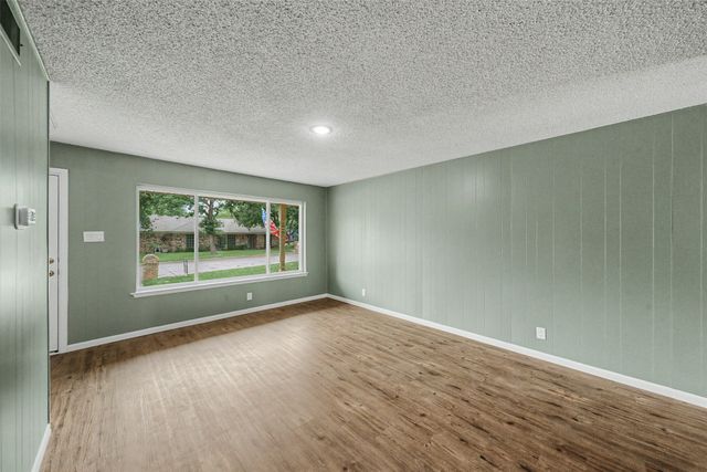 805 Stratford Drive, Bedford, TX 76021