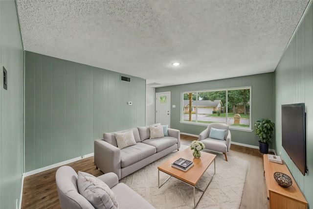 805 Stratford Drive, Bedford, TX 76021