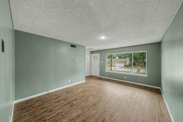 805 Stratford Drive, Bedford, TX 76021