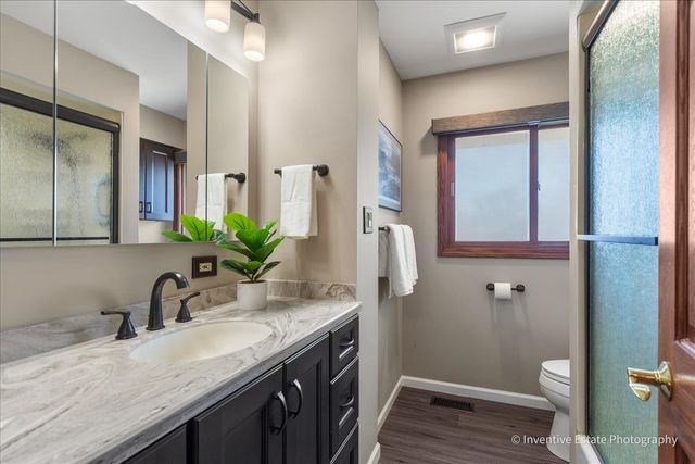 286 Stonegate Road, Clarendon Hills, IL 60514
