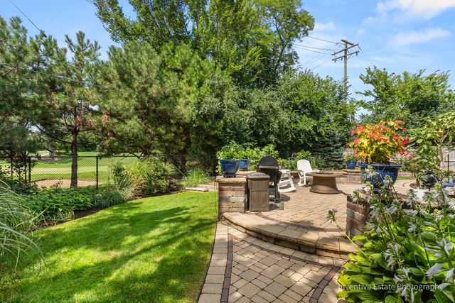 286 Stonegate Road, Clarendon Hills, IL 60514