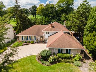 286 Stonegate Road, Clarendon Hills, IL 60514