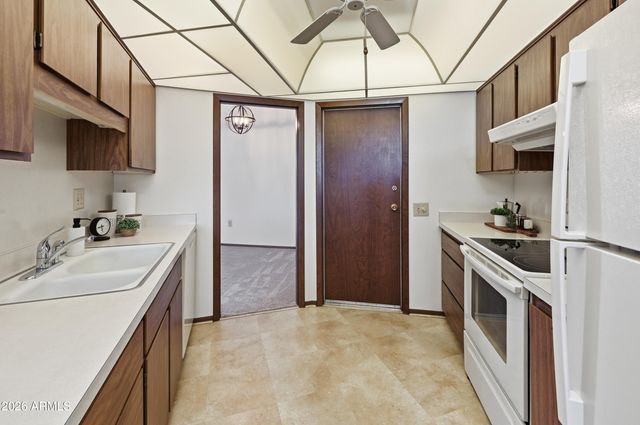 13849 N THUNDERBIRD Boulevard, Sun City, AZ 85351