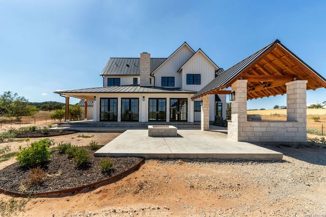 324 Klenin Place, Fredericksburg, TX 78624