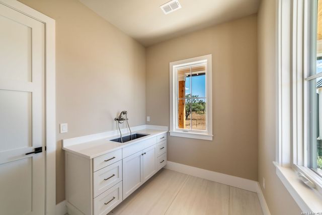 324 Klenin Place, Fredericksburg, TX 78624