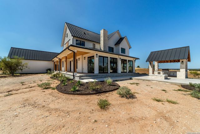 324 Klenin Place, Fredericksburg, TX 78624