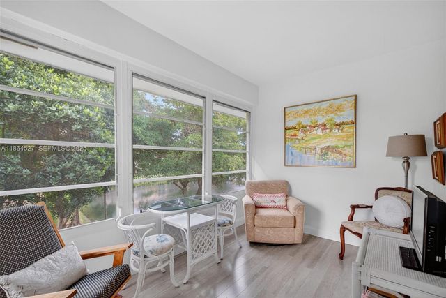 5001 NW 34th Street 304, Lauderdale Lakes, FL 33319