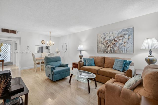 5001 NW 34th Street 304, Lauderdale Lakes, FL 33319