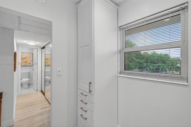 5001 NW 34th Street 304, Lauderdale Lakes, FL 33319