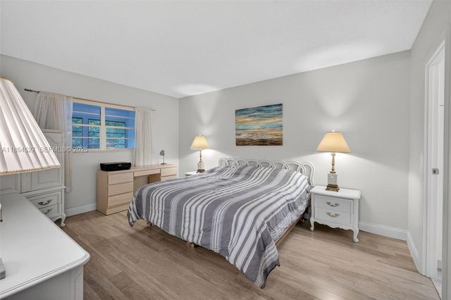 5001 NW 34th Street 304, Lauderdale Lakes, FL 33319