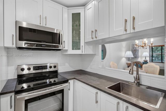 5001 NW 34th Street 304, Lauderdale Lakes, FL 33319