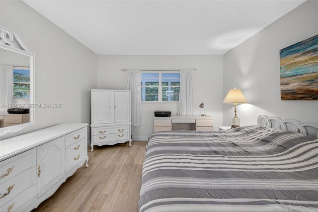 5001 NW 34th Street 304, Lauderdale Lakes, FL 33319