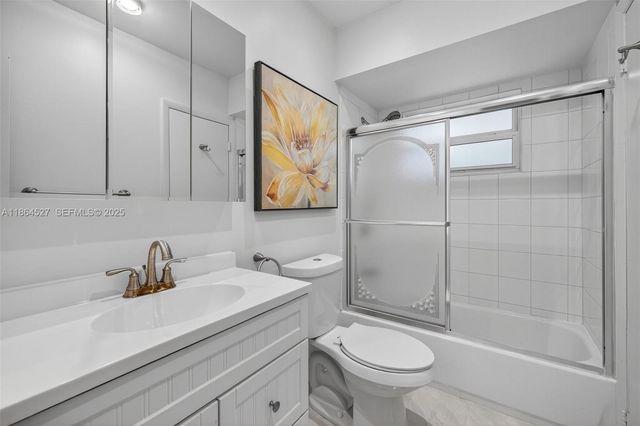 5001 NW 34th Street 304, Lauderdale Lakes, FL 33319