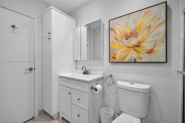 5001 NW 34th Street 304, Lauderdale Lakes, FL 33319