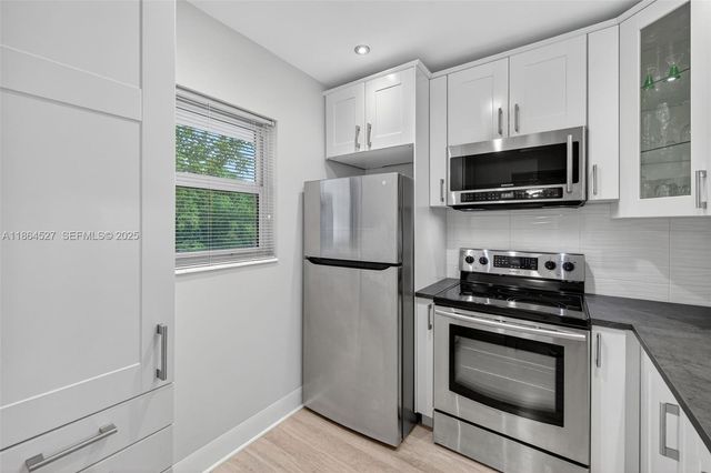5001 NW 34th Street 304, Lauderdale Lakes, FL 33319