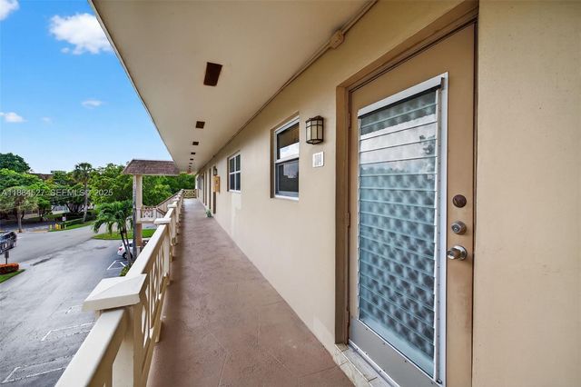 5001 NW 34th Street 304, Lauderdale Lakes, FL 33319