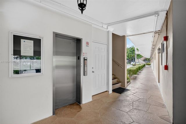 5001 NW 34th Street 304, Lauderdale Lakes, FL 33319