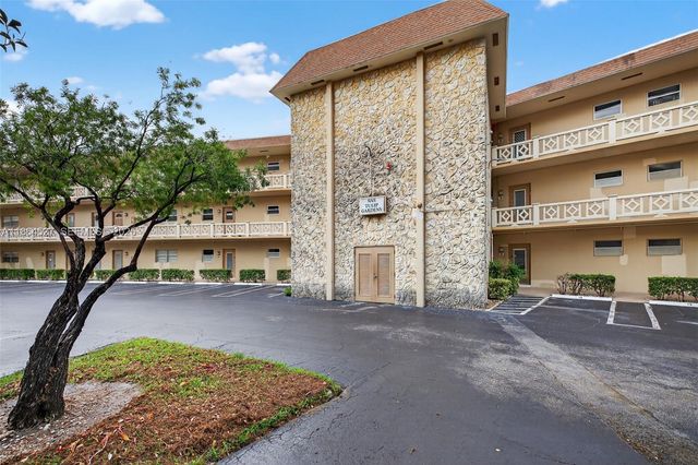 5001 NW 34th Street 304, Lauderdale Lakes, FL 33319