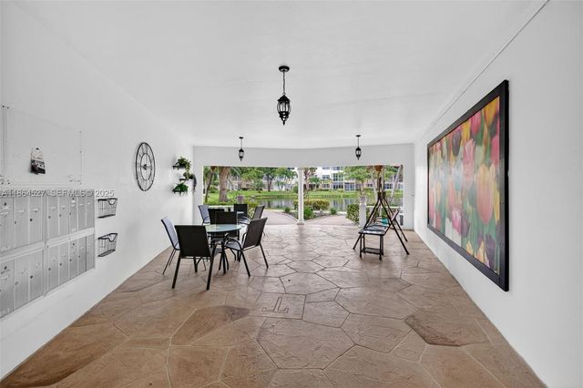 5001 NW 34th Street 304, Lauderdale Lakes, FL 33319