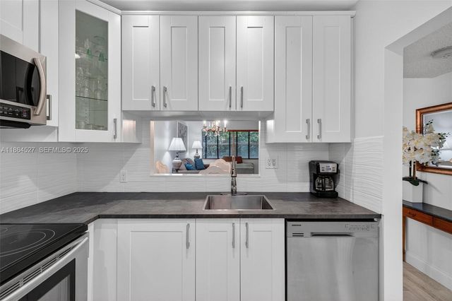 5001 NW 34th Street 304, Lauderdale Lakes, FL 33319