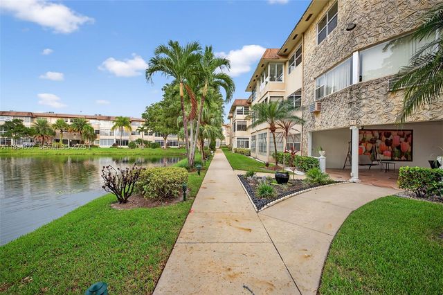 5001 NW 34th Street 304, Lauderdale Lakes, FL 33319