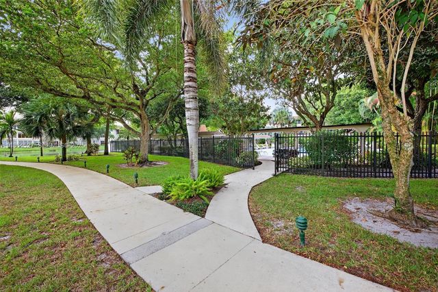 5001 NW 34th Street 304, Lauderdale Lakes, FL 33319