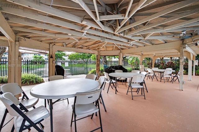 5001 NW 34th Street 304, Lauderdale Lakes, FL 33319