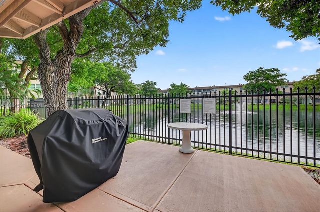 5001 NW 34th Street 304, Lauderdale Lakes, FL 33319