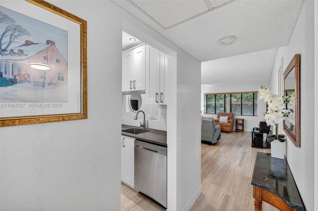 5001 NW 34th Street 304, Lauderdale Lakes, FL 33319