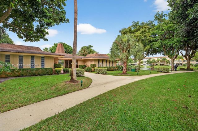 5001 NW 34th Street 304, Lauderdale Lakes, FL 33319