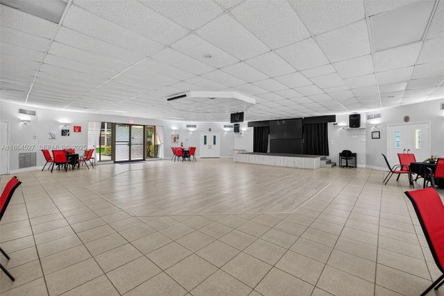 5001 NW 34th Street 304, Lauderdale Lakes, FL 33319