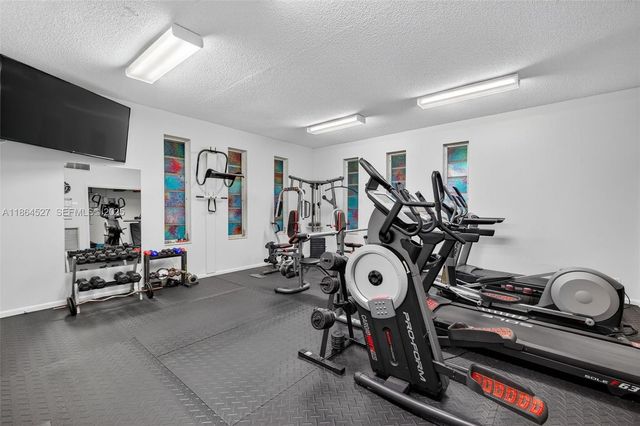 5001 NW 34th Street 304, Lauderdale Lakes, FL 33319